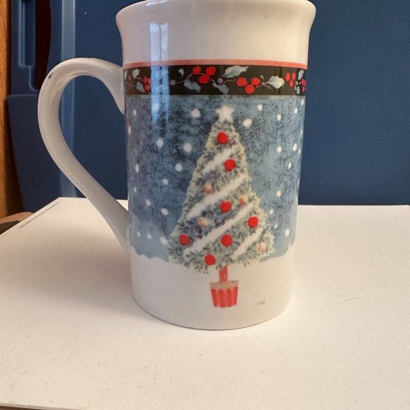 ROYAL NORFOLK 12 OZ CHRISTMAS TREE MUG - Picture 1 of 5